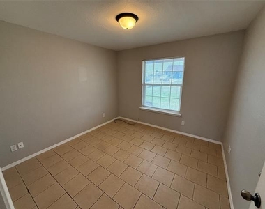 209 Blue Bell Court - Photo Thumbnail 10