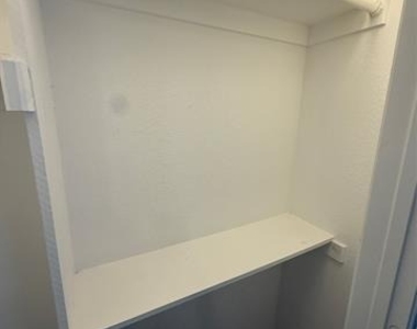 209 Blue Bell Court - Photo Thumbnail 7