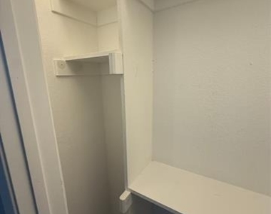 209 Blue Bell Court - Photo Thumbnail 6