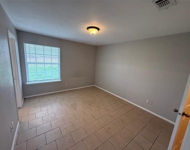 209 Blue Bell Court - Photo Thumbnail 16