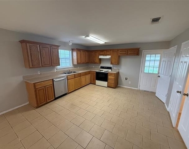 209 Blue Bell Court - Photo Thumbnail 4