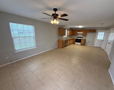 209 Blue Bell Court - Photo Thumbnail 15