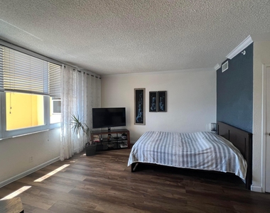 2501 S Ocean Drive - Photo Thumbnail 7