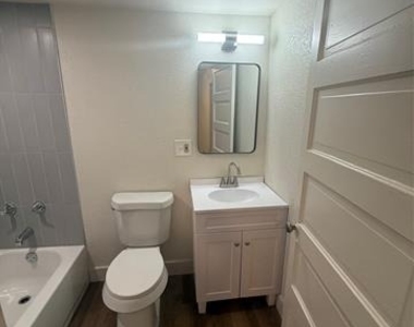 715 W Hickory Street - Photo Thumbnail 3