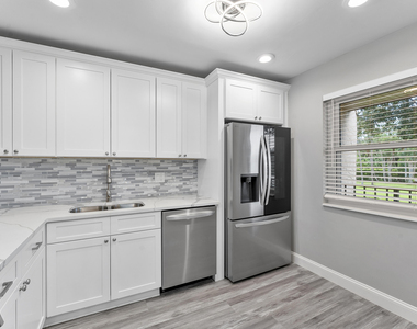 118 Lake Constance Drive - Photo Thumbnail 6