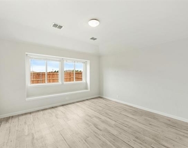 920 Elk Ridge Run - Photo Thumbnail 8