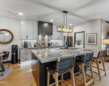 15221 N Clubgate Drive - Photo Thumbnail 6