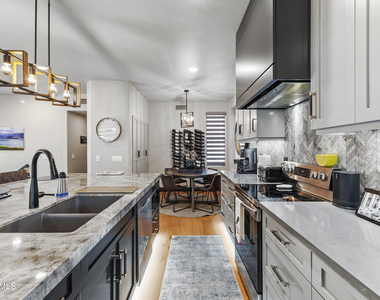 15221 N Clubgate Drive - Photo Thumbnail 9