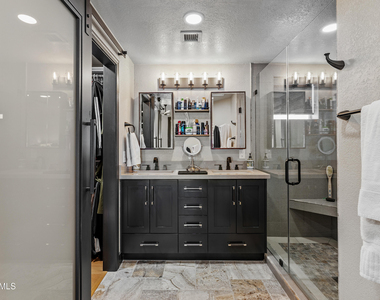 15221 N Clubgate Drive - Photo Thumbnail 20