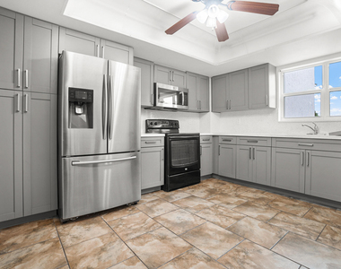 16141 Blatt Boulevard - Photo Thumbnail 12