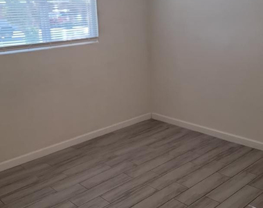 6717 N 53rd Avenue - Photo Thumbnail 8