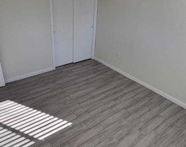 6717 N 53rd Avenue - Photo Thumbnail 9