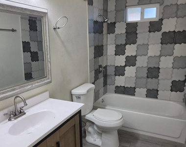 6717 N 53rd Avenue - Photo Thumbnail 7