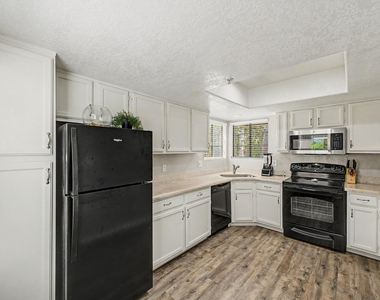 6885 E Cochise Road - Photo Thumbnail 9