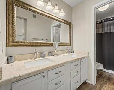 6885 E Cochise Road - Photo Thumbnail 15