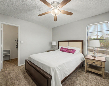 6885 E Cochise Road - Photo Thumbnail 17
