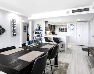 2400 Presidential Way - Photo Thumbnail 6