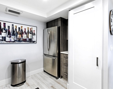 2400 Presidential Way - Photo Thumbnail 9