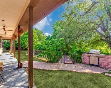 412 Oakmont Lane N - Photo Thumbnail 11