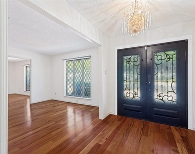 412 Oakmont Lane N - Photo Thumbnail 1