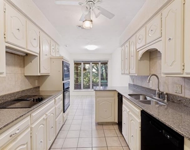 412 Oakmont Lane N - Photo Thumbnail 6
