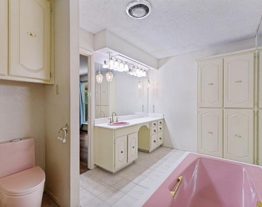 412 Oakmont Lane N - Photo Thumbnail 10