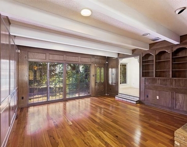 412 Oakmont Lane N - Photo Thumbnail 4