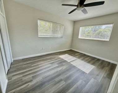 1575 Ne 47th Street - Photo Thumbnail 11