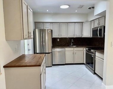 1575 Ne 47th Street - Photo Thumbnail 20