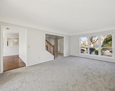 709 Bridget Way - Photo Thumbnail 11