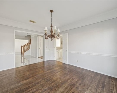 709 Bridget Way - Photo Thumbnail 5
