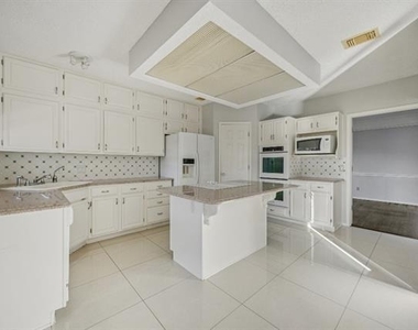 709 Bridget Way - Photo Thumbnail 8