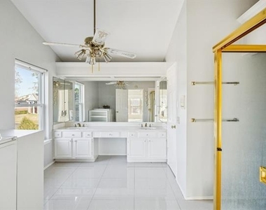 709 Bridget Way - Photo Thumbnail 16