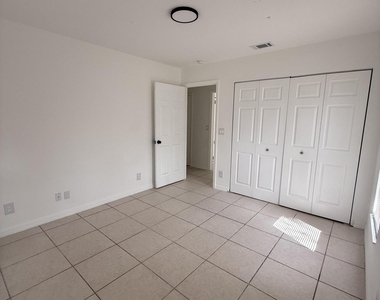 1215 Hyacinth Place - Photo Thumbnail 17