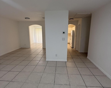 1215 Hyacinth Place - Photo Thumbnail 8
