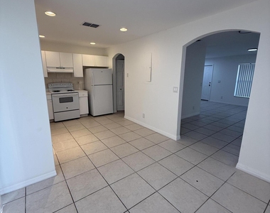 1215 Hyacinth Place - Photo Thumbnail 3