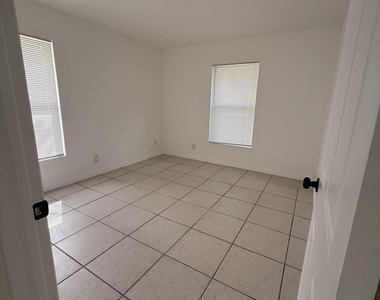 1215 Hyacinth Place - Photo Thumbnail 16