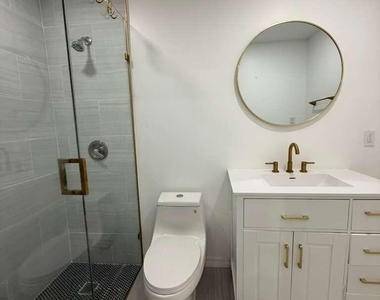 3111 N 66th Avenue - Photo Thumbnail 8