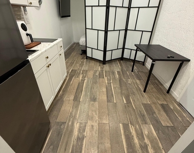 3111 N 66th Avenue - Photo Thumbnail 1