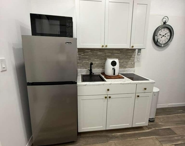 3111 N 66th Avenue - Photo Thumbnail 2