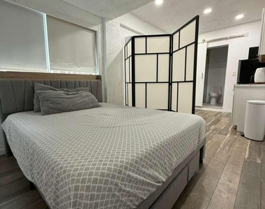 3111 N 66th Avenue - Photo Thumbnail 5