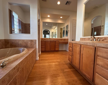 831 W Sycamore Court - Photo Thumbnail 17
