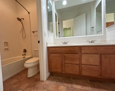 831 W Sycamore Court - Photo Thumbnail 28
