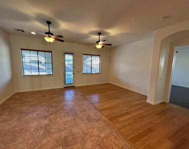 831 W Sycamore Court - Photo Thumbnail 5