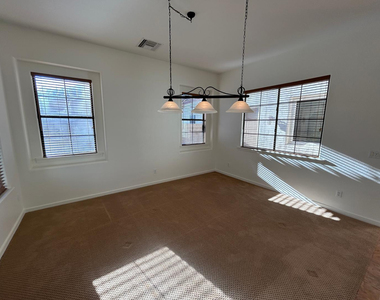 831 W Sycamore Court - Photo Thumbnail 32