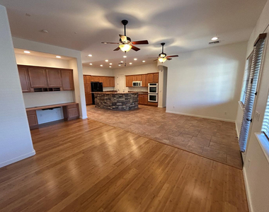 831 W Sycamore Court - Photo Thumbnail 7