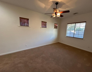 831 W Sycamore Court - Photo Thumbnail 8