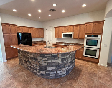 831 W Sycamore Court - Photo Thumbnail 3