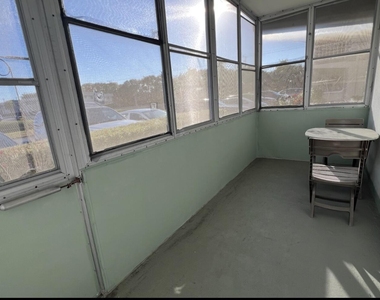 686 Brittany Drive - Photo Thumbnail 10
