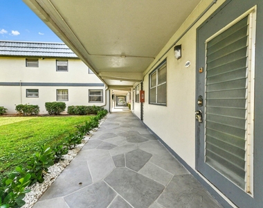686 Brittany Drive - Photo Thumbnail 9